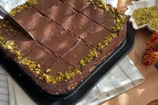 Recept za tortu koja se ne peče, a gotova je za 10 minuta: Jeftina torta za slavu koja svima uspeva!