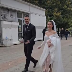 Neverovatan prizor na biračkom mestu: Mladenci došli na glasanje pravo sa venčanja, snimak obišao Srbiju (VIDEO)