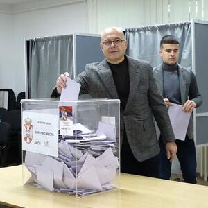 "Jedina želja mi je u fokusu, a to je da sve protekne mirno" Miloš Vučević čekao dva sata da glasa