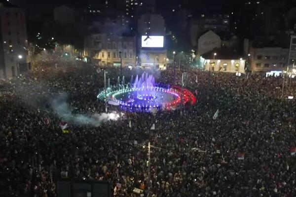 Pristalice Studentske liste proslavljaju pobedu na Slaviji: Saobraćaj potpuno zatvoren na Trgu (FOTO)
