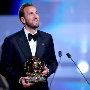HARI KEJN OSVOJIO ZLATNU LOPTU! Englez trijumfovao u Londonu, Ronaldo mu uručio najveće priznanje