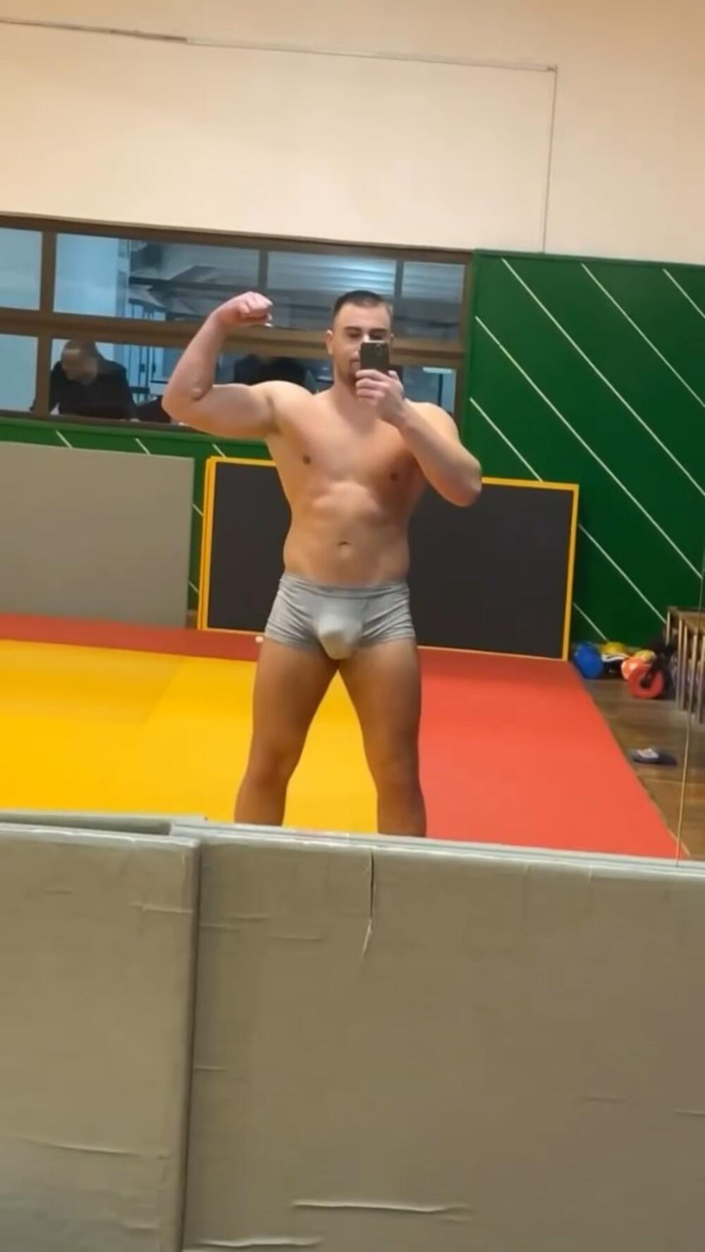 SKINUO SE BIVŠI UČESNIK ELITE: Viktor izreklamirao svoj PONOS! FOTO
