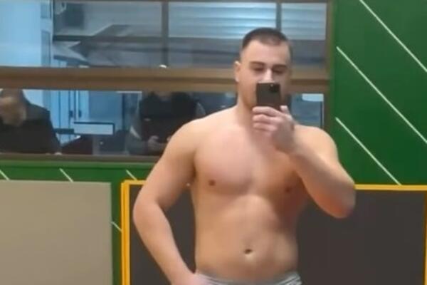SKINUO SE BIVŠI UČESNIK ELITE: Viktor se skinuo i ispozirao, nema šta nije pokazao! (FOTO)