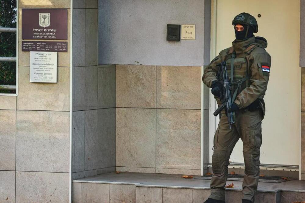 Terorista iz Šapca praćen zbog ISIS-a! Sa 2 noža napao žandarma kod ambasade Izraela, veličao ISLAMSKU DRŽAVU