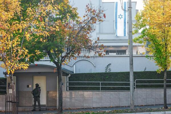 Terorista iz Šapca praćen zbog ISIS-a! Sa 2 noža napao žandarma kod ambasade Izraela, veličao ISLAMSKU DRŽAVU