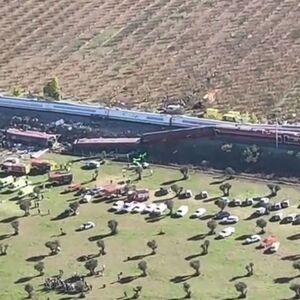 Broj mrtvih u jezivom sudaru vozova u Španiji ne prestaje da raste! Stravični prizori obilaze svet (FOTO/VIDEO)
