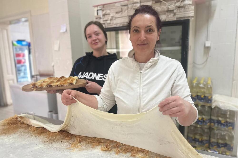 Dejana i Mira čuvaju tradiciju i otkrivaju tajnu: Ovako se pravi najlepša pita od jabuka (FOTO)