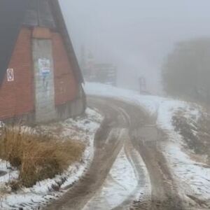 Sneg u ovom delu Srbije napadao kao usred zime: Sve se zabelelo, prizori kao iz bajke (VIDEO)