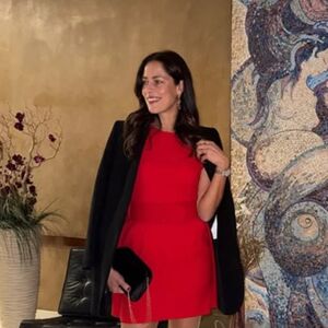 Puca od elegancije: Ana Ivanović pomutila um muškarcima u crvenom miniću! (FOTO)