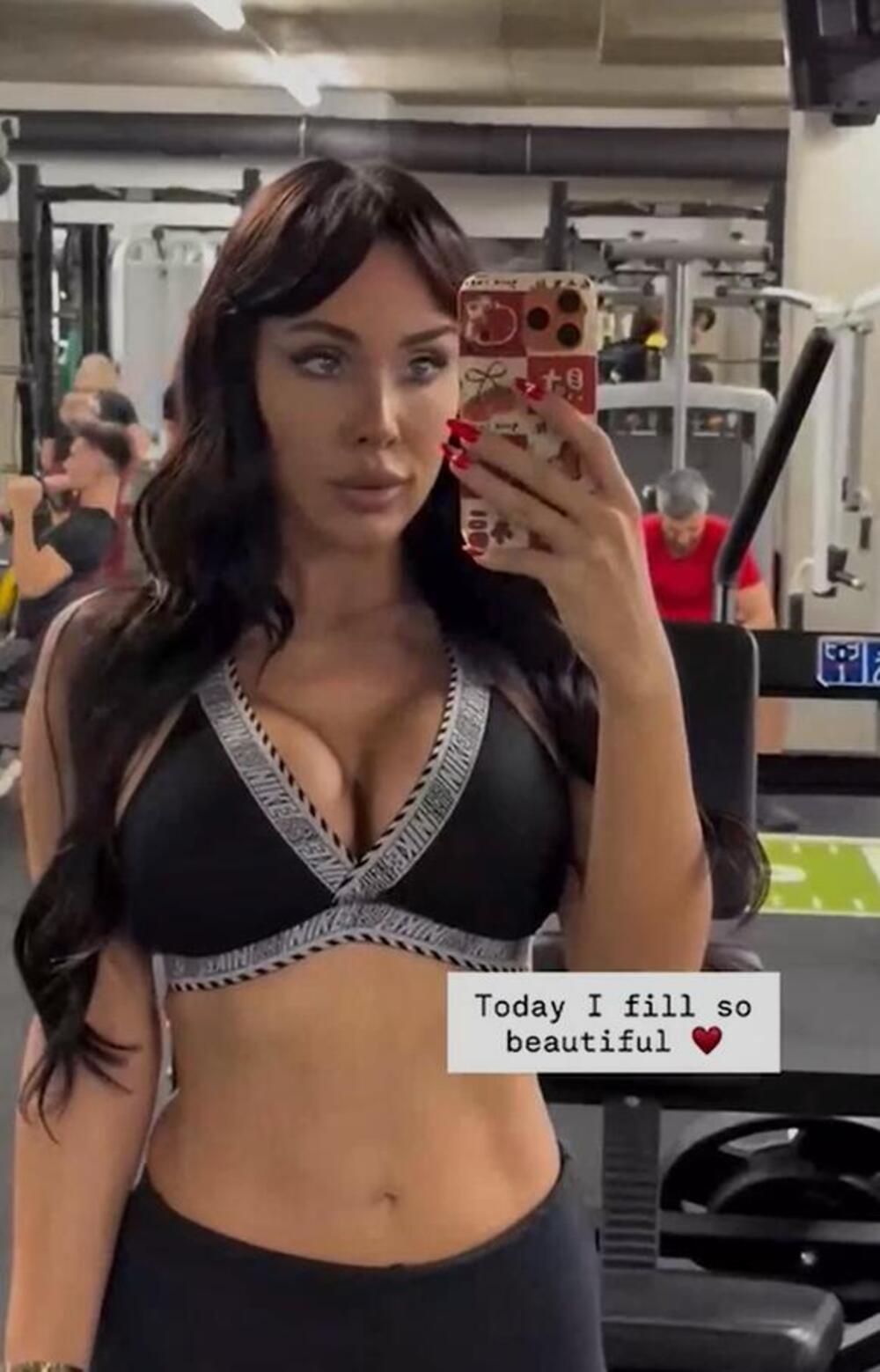 SUBOTIĆKA PROVOCIRA NA INSTAGRAMU NOVIM VRELIM SNIMKOM! Pokazala silikone, OCRTAVA JOJ SE SVAKA OBLINA