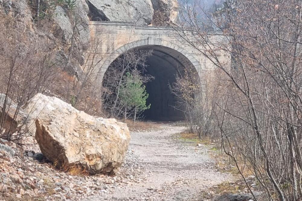 Ovako danas izgleda tunel u kom je sniman kultni srpski film: Obilaze ga samo slučajni prolaznici (FOTO)