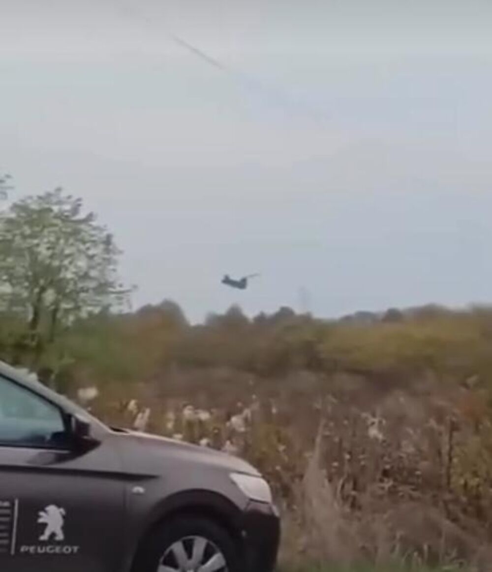 Scena pada helikoptera