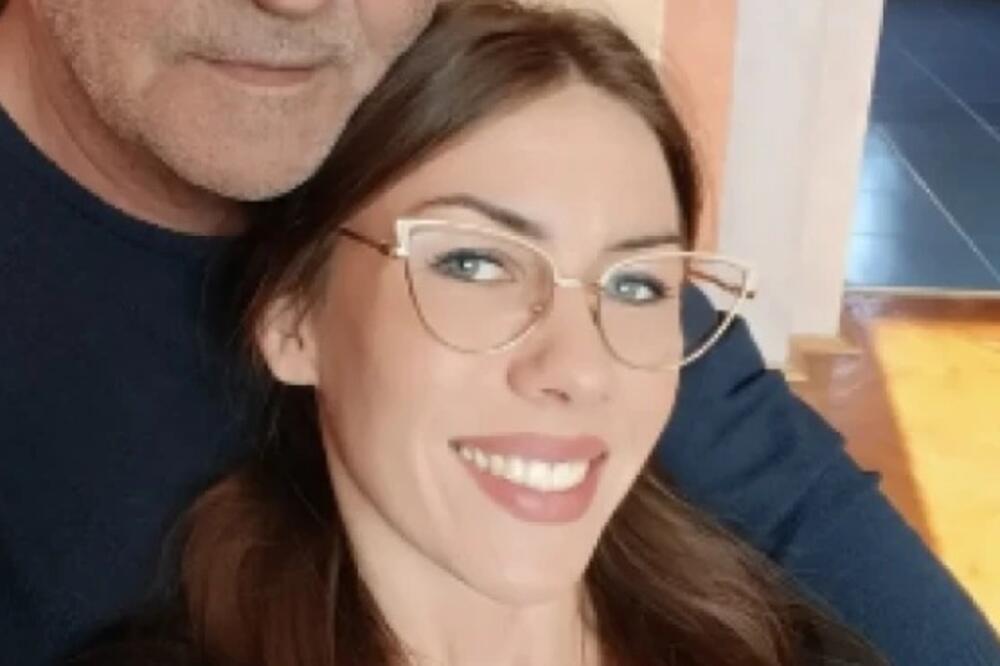 DEKA JOJ STAVIO RUKE PREKO MLADIH GRUDI! "Miljenica starijih" ponovo u vezi - Pogledajte samo đuvegiju (FOTO)