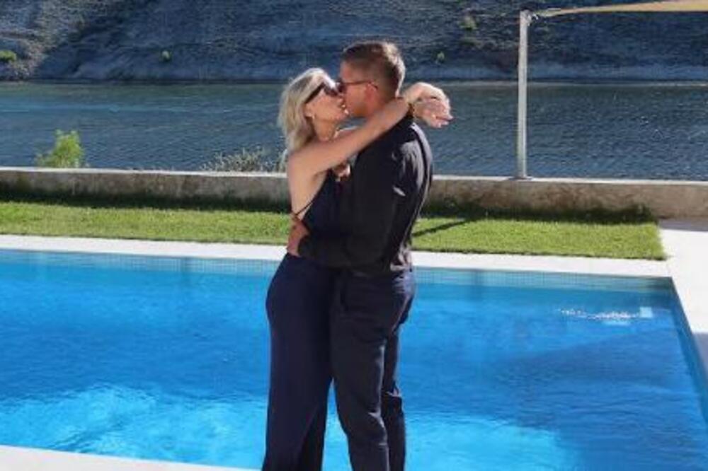 NAJLEPŠA PEVAČICA KOJA RADI KAO ZUBARKA OTKRILA KAKO JE DEČKO TRETIRA: Sada je sve jasno, TU JE I DOKAZ (FOTO)