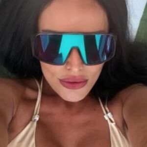 SEVNULO ONO ŠTO NE SME, SVI BI DA VIRNU: Naša pevačica pokazala više nego što je htela... (FOTO)