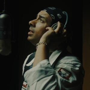 PRIČA O ŽIVOTU ČOVEKA TEŠKE SUDBINE, BOEMA I VLASNIKA NEPONOVLJIVOG GLASA – Nedelja, nova vikend serija na Kurir TV