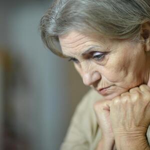 Pitala sam snaju da li mogu da dođem na prvi rođendan unuka, a onda je usledio šok: Njen odgovor mi još uvek odzvanja u glavi