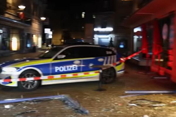 "LEŽALA JE SVA KRVAVA, STAVILI SU JOJ PIŠTOLJ NA GLAVU!" Baka devojčice (12) iz Srbije o RANJAVANJU unuke u Nemačkoj: Branila je majku i brata, mislila je da...