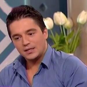 VLADA STANOJEVIĆ SE VRATIO U BEOGRAD! Devojka ga optužila za nasilje, on 10 godina bio u bekstvu: Sad dobio ovakvu dobrodošlicu (FOTO)