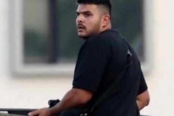 OBJAVLJEN NOVI ŠOKANTAN SNIMAK IZ SIDNEJA: Napadač sa plaže viđen kako upozorava prolaznike da se sklone, a onda nastavlja da PUCA! (FOTO/VIDEO)