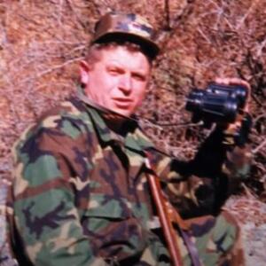 Miloš obučen u vojničku uniformu sa puškom u ruci je rekao: "Vi idite, ja ostajem!" Priča o jedinom srpskom vojniku koji je odbio da se povuče sa Kosmeta