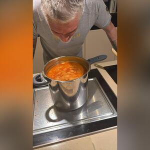 ČEDA JOVANOVIĆ SE OGLASIO ZA KURIR NAKON VESTI DA ŽIVI SA ACOM KOSOM: Deca i Aleksandar su tražili da spremim pasulj, a pošto kažu da je najbolji kad prenoći...