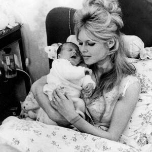 "On je tumor koji me je živu jeo iznutra", rekla je za svog sina i pobegla sa ljubavnikom: Brižit Bardo umrla je u mukama u 91. godini