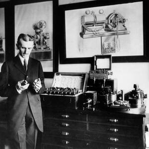 Umro je sam na Božić u hotelskoj sobi, a ona ga je poslednja videla: Nikola Tesla se družio sa svecem, evo šta je poručio Srbima kada je posetio Beograd