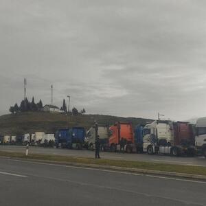 Kamiondžije blokirale granice, prve slike i snimci sa prelaza (Foto/Video)
