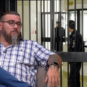 SA 13 GODINA STAVIO PIŠTOLJ POD POJAS, ŽIVEO SA NJIH ŠESTORO U 30 KVADRATA! Ispovest bivšeg robijaša Atile: Mislio sam da mi je majka mrtva, a onda...