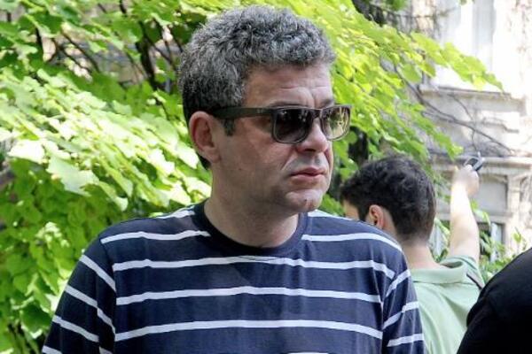 Glogovac se par sati pre smrti od supruge oprostio na način koji razdire dušu: Bolest ga je zbog ovoga pokosila za samo mesec dana