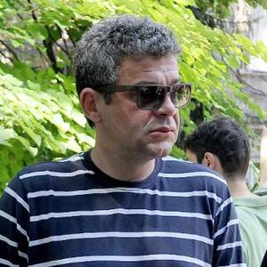 Glogovac se par sati pre smrti od supruge oprostio na način koji razdire dušu: Bolest ga je zbog ovoga pokosila za samo mesec dana