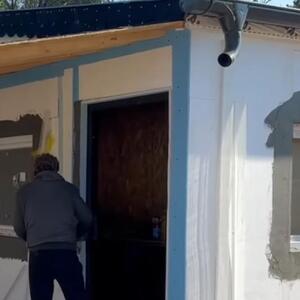 OVA KUĆA U SRBIJI NIKLA JE ZA 5, A OVA ZA SAMO 2 DANA?! Vikendaš iz Turije sklopio je sam prateći uputstva: Prvi put sam video ovaj sistem, a sklapa se kao lego