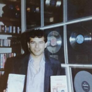 "SPAO SAM NA TO DA ŽIVIM OD INVALIDSKE PENZIJE" Čudesna životna priča našeg pevača: Suočio sam se sa činjenicom da mi je jedino dete kockar