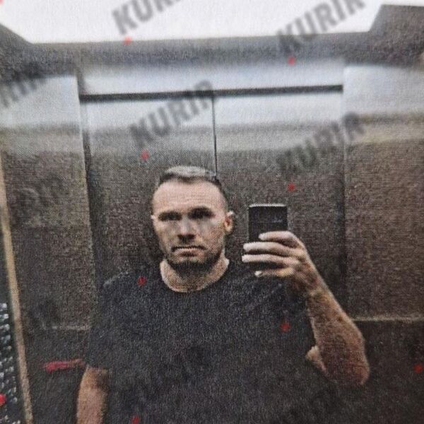 BELIVUK ODMAH SKOČIO: "OVO NIJE ON, KRUPNIJI JE I MLAĐI!" Zvicerov selfi iz lifta i poruka posle ubistva škaljaraca u Atini prikazani u sudu (FOTO)