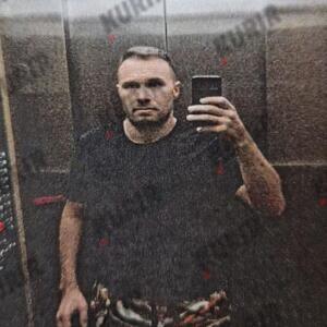 BELIVUK ODMAH SKOČIO: "OVO NIJE ON, KRUPNIJI JE I MLAĐI!" Zvicerov selfi iz lifta i poruka posle ubistva škaljaraca u Atini prikazani u sudu (FOTO)