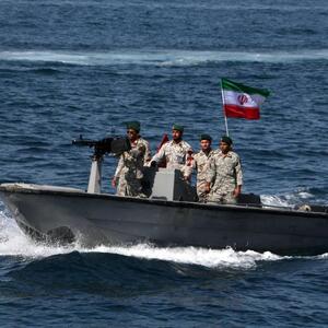 U JEKU ENERGETSKE KRIZE KOJA MENJA SVET JEDNA TAČKA POSTAJE KLJUČNA Dok cena nafte divlja, ovuda mogu proći samo brodovi "tamne flote" i to dokazuje bitnu stvar