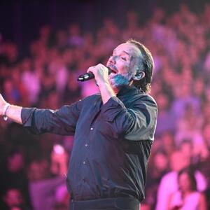 TONI CETINSKI NA KONCERTU U SLOVENIJI PROZIVAO SRBE! Zgrozio prisutne: Tražio publici da se prebroje: A Srbi i Srpkinje...