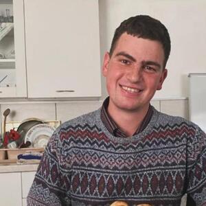 "Bravo domaćine, neka omladina vidi i nauči" Gorštak Luka pokazao kako farba jaja, pa jednim potezom na Veliki petak oduševio sve: Čuva stoku i ima jednu želju