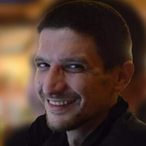 MUŠKARAC (35) DOŠAO U HITNU ZBOG TRNJENJA RUKE! Pustili ga kući, posle 20 minuta je UMRO! Nezapamćena tragedija! (FOTO)