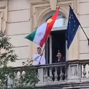 Peter Mađar u šoku! Izašao na balkon da pozdravi narod, pa doživeo veliku neprijatnost (Video)
