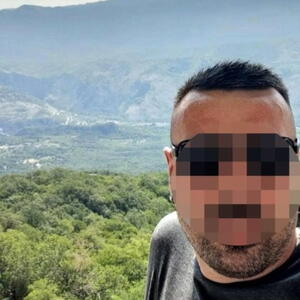 "BLOKIRAO" MU PIŠTOLJ, PA MAČETOM NASRNUO NA MAJKU?! Isplivali novi detalji krvavog pira u Petrovcu na Mlavi: Pala je i nastavio da je šutira...