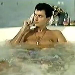 LEŽI U ĐAKUZIJU, NA NJEMU ZLATNA KAJLA, A TATA RADI ZA SLUŽBU! Ko je bio žestoki Bojan iz 90-ih! Na nezvane goste puštao pravog vuka, izrešetan u svom jaguaru