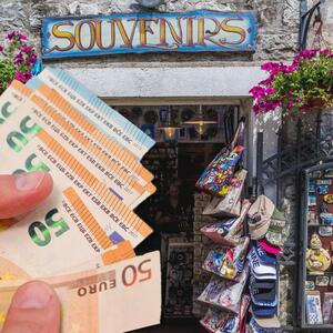Kazne i do 80.000 evra za suvenire koje svi masovno donosimo sa letovanja: Ovo je zabranjeno poneti iz Grčke i Turske
