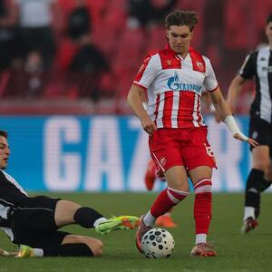 NAJVEĆA PONUDA U ISTORIJI SRPSKOG FUDBALA STIGLA NA MARAKANU! Zvezdin biser u spektakularnom transferu napušta crveno-bele?!