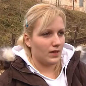 Srpski vojnik pronašao bebu u spaljenoj kući: 16 godina kasnije Mila je svoje ime zatekla na spomeniku nestalih tokom rata u BiH