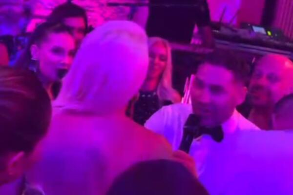 JK I DUŠKO SREĆNIJI I BLISKIJI NEGO IKAD: Sve puca od ljubavi, ovaj Tošićev potez na slavlju niko nije očekivao! Svi DETALJI gala rođendana ćerki (VIDEO)