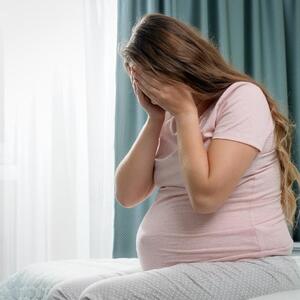 "Ili abortus ili izlaziš iz kuće!" Kraljevčanka sa 22 godine dobila ultimatum od oca: Imala je samo 8.000 dinara i jednu torbu
